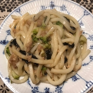 ブロッコリーとツナの焼うどん